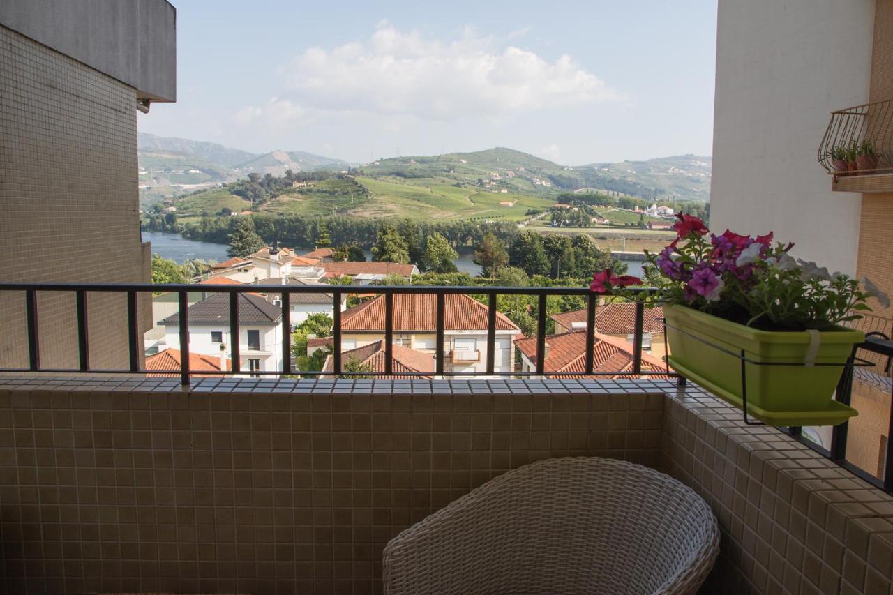 The Rooftop Suites Peso da Regua Bagian luar foto