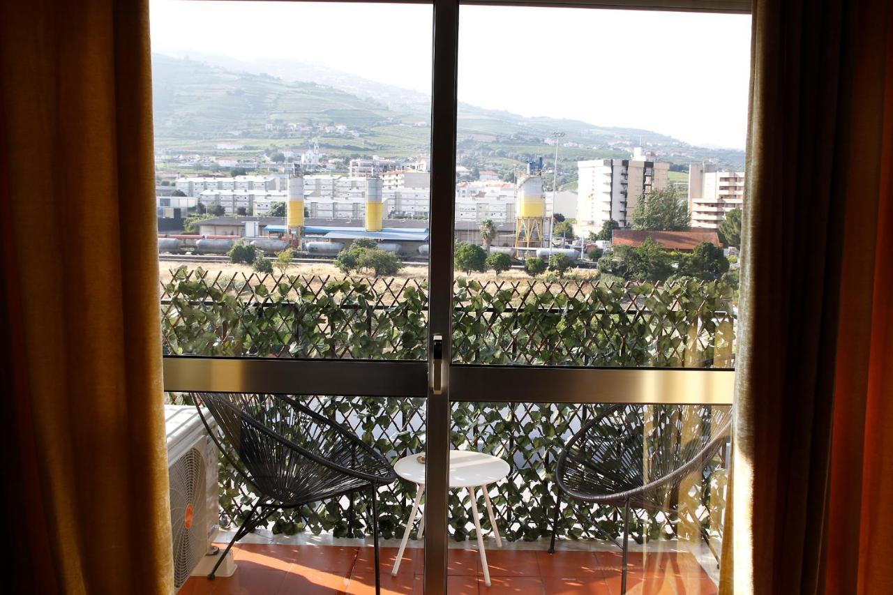 The Rooftop Suites Peso da Regua Bagian luar foto